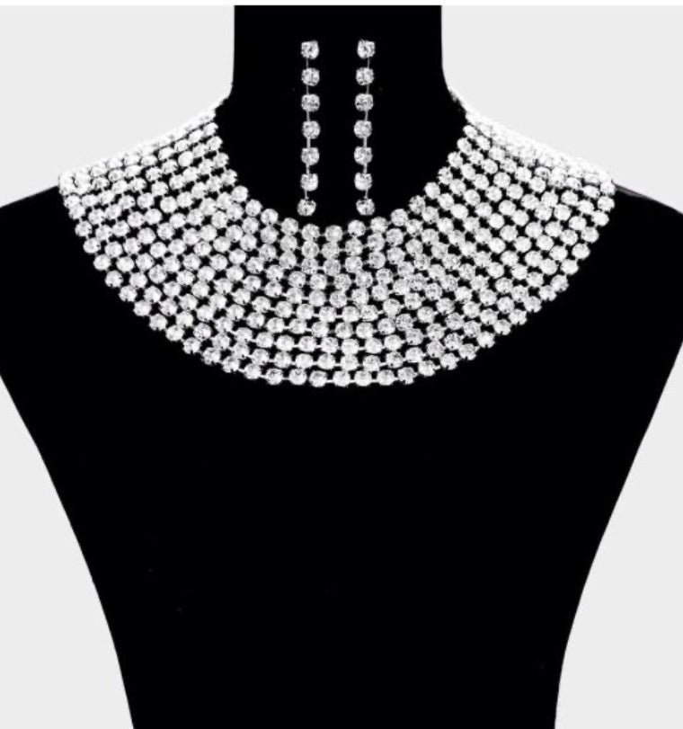 Queen RoChe’ Statement Collar Set